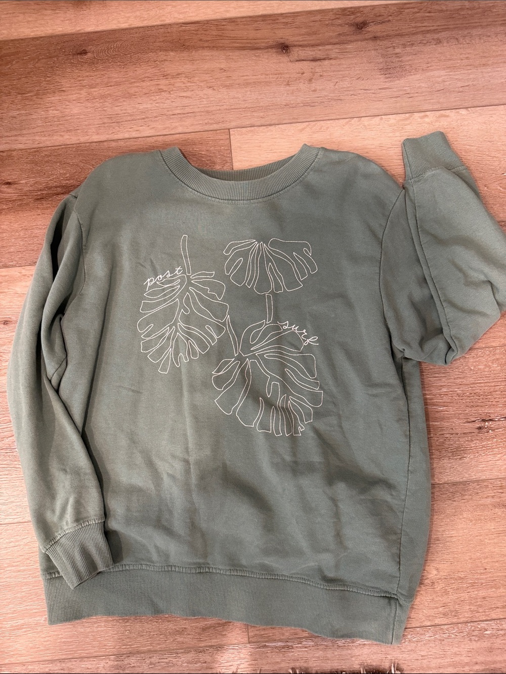 Unbranded Olive Green Crewneck Sweatshirt with Leaf Line Art
